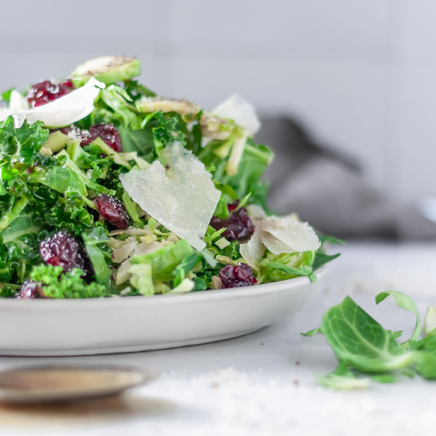 This kale and shaved brussels sprout salad is light, gorgeous and healthy AF. With a a lightly sweet and vinegary maple Dijon dressing, dried cherries and shaved pecorino Romano (or parm) cheese this nutrient dense raw salad I’d just what your January detox needs. Get the recipe and some of my personal thoughts (not that you give a shit lol) on an attainable and sustainable healthy switch post-holiday. 
.
.
.
#kalesalad #glutenfreerecipes #saladrecipe #mycommontable #tastingtable #cameraeatsfirst #foodblogfeed #eatprettythings #food4thought #foodwinewomen #inmykitchen  #chicagofoodbloggers #foodfluffer #tastesogood #eattherainbow #makeitdelicious #hellasalads #yummygoodness #foodphotooftheday #foodtographyschool #eatyourveggies #brusselsprouts #huffposttaste #f52grams #shareyourtable #beckwalshcrew #recipesthatreallywork #brightfoodies